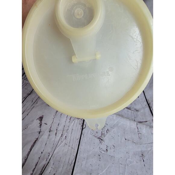 Vintage TUPPERWARE Handolier Juice Pitcher 48oz #261-5 and lid #563-2 - Picture 3 of 9
